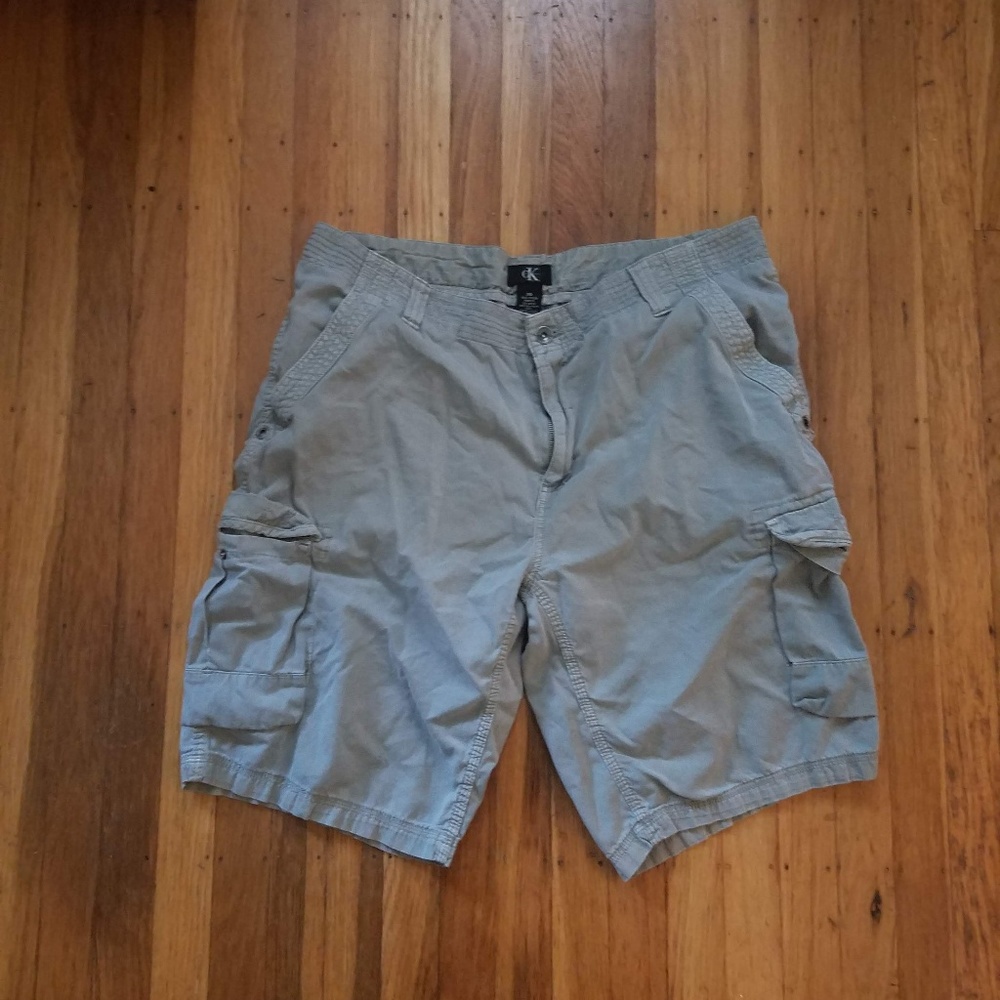 Calvin Klein Men's Gray Cargo Shorts | Size 38